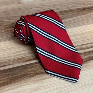 Brooks Brothers red stripe silk Repp tie size 57”by 3.85.